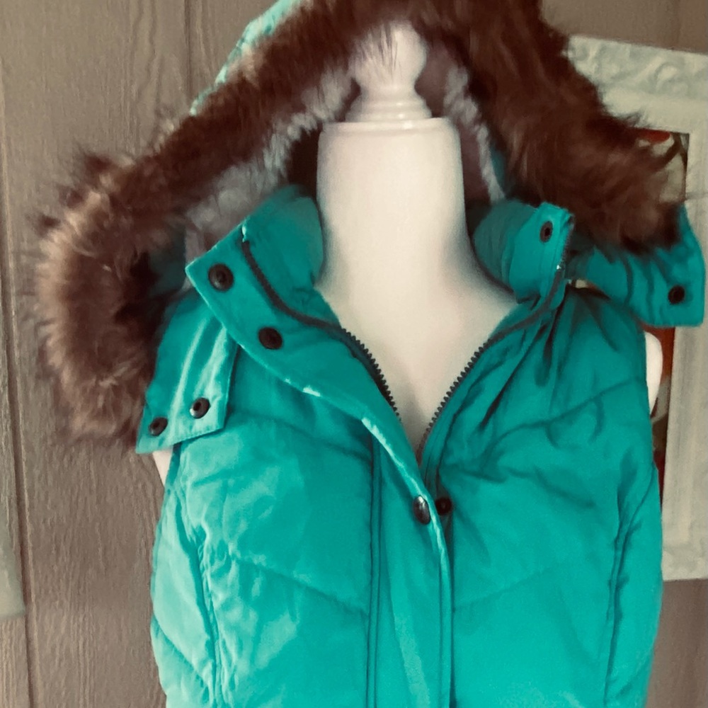 Women’s Puffer Vest w/Hood